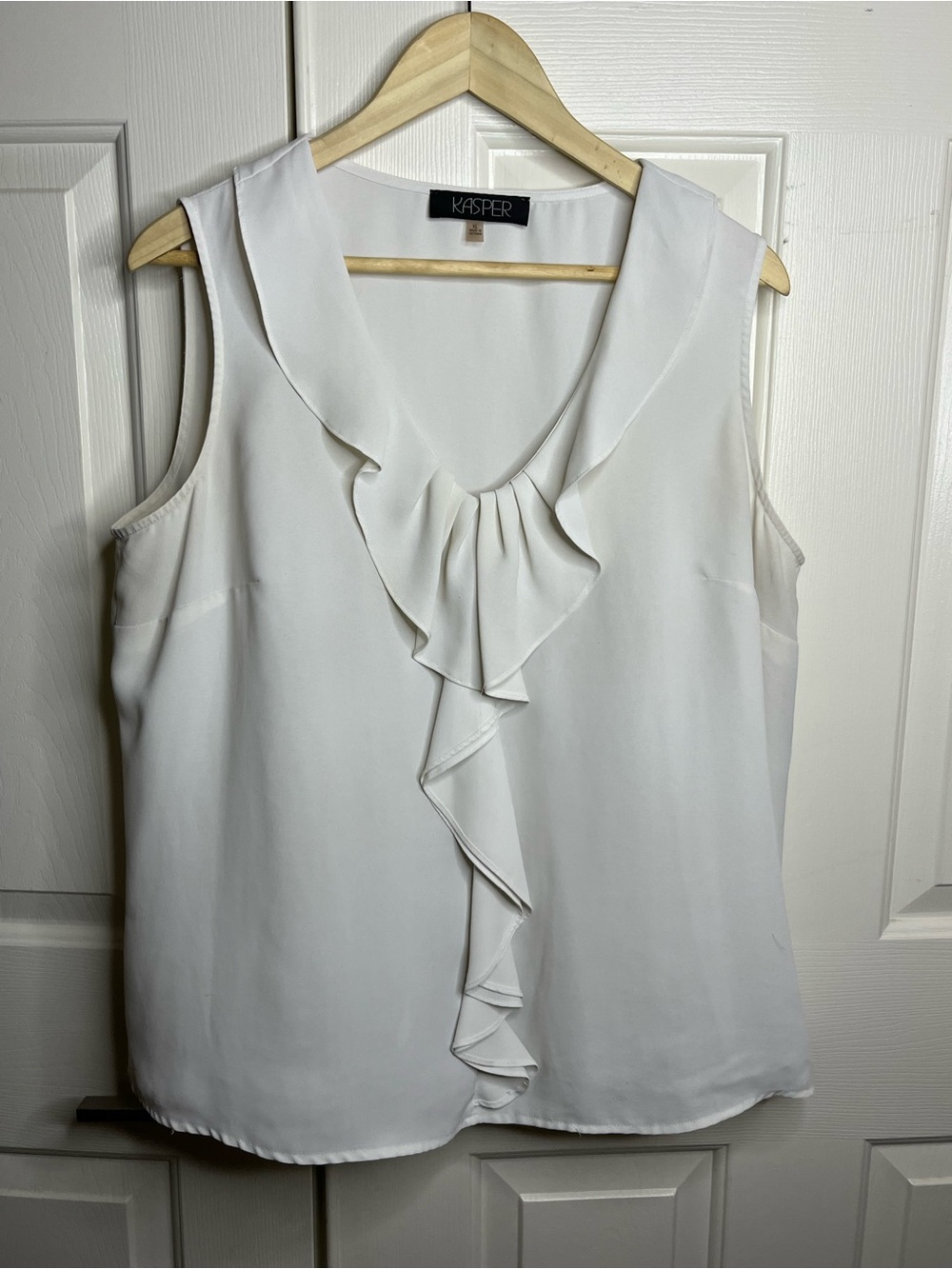 Kasper Ivory Ruffle V-Neck Sleeveless Top
